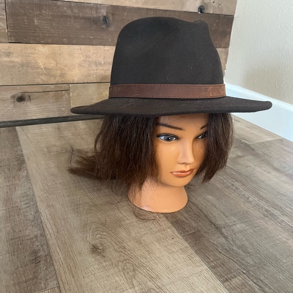 England designed, handmade, 100% wool flat brim hat - Picture 6 of 7